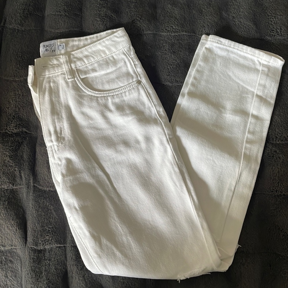 princess polly white jeans with knee rips size 2